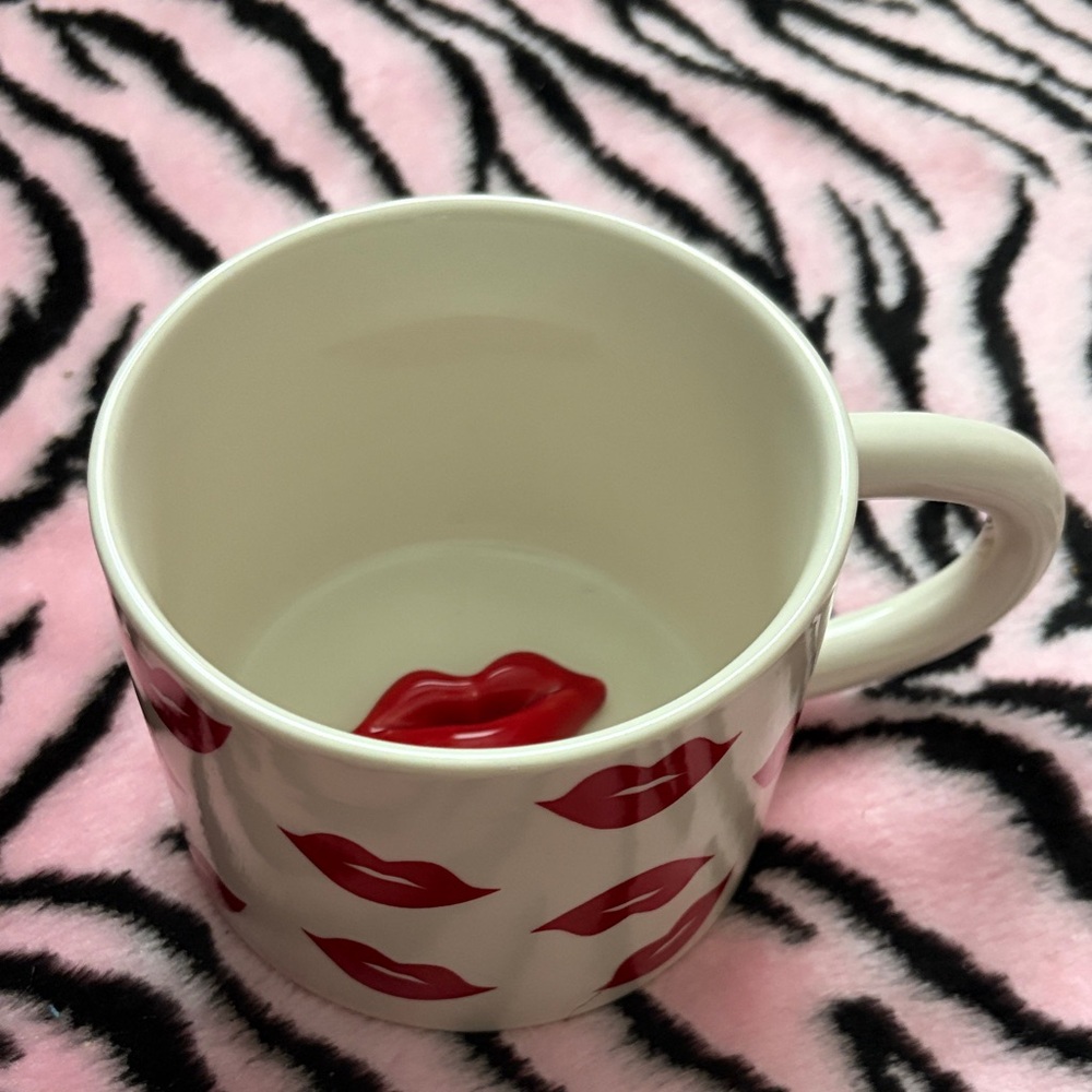 Room Essentials Red Lips Mug